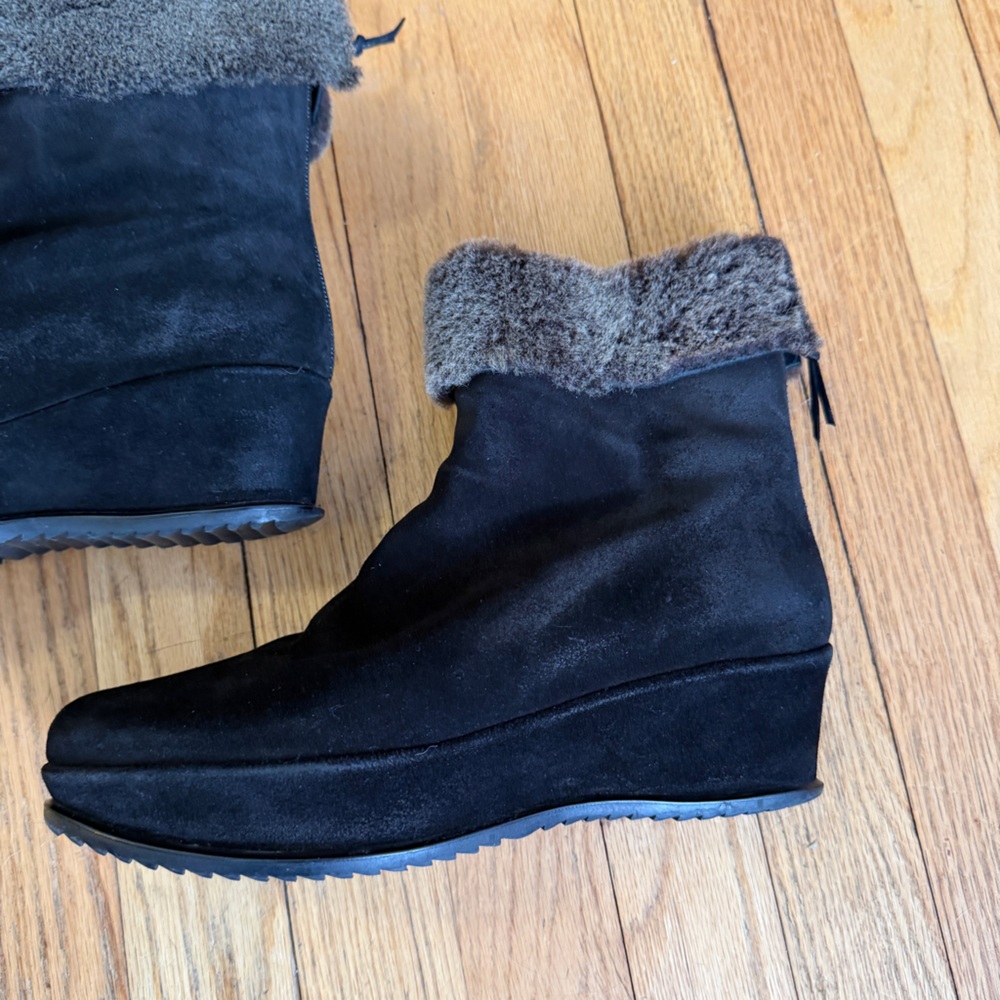 Stuart Weitzman Black Suede Wedge Boots with Fur Cuff - Picture 3 of 9